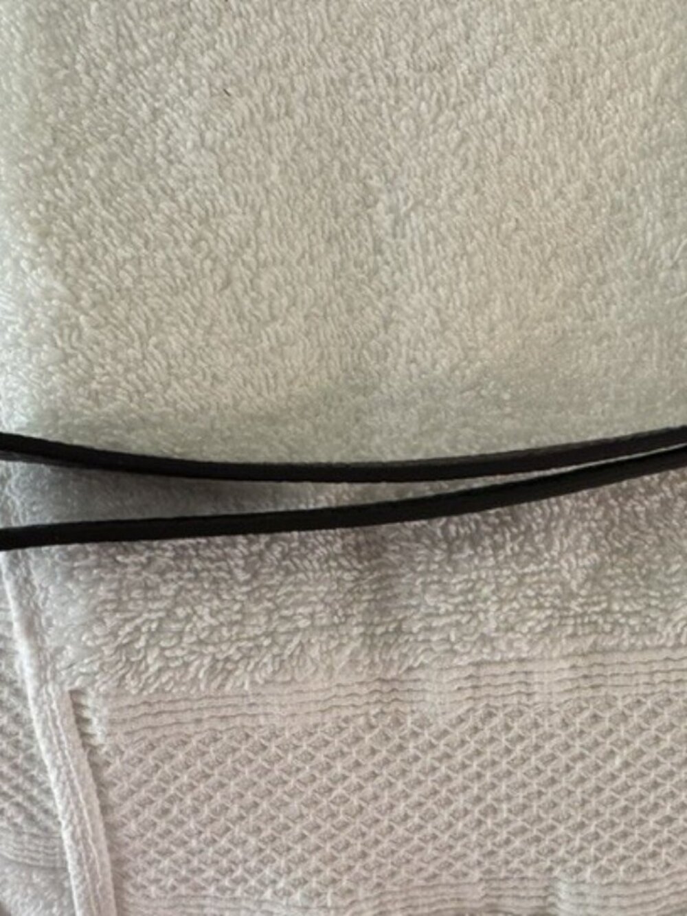 Kate Spade Lucy Medium L-Zip Wristlet Black Pebbled Leather Gold Hardware NWT - Picture 9 of 9